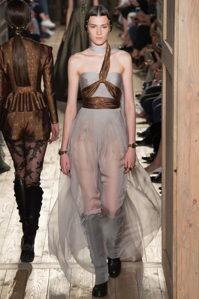 Look 32